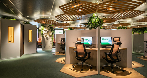 社員がより働きやすい環境を整えるべく、昨年10月に本社ビルに新設された「The Forest Room」です。