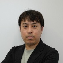 山谷 氏